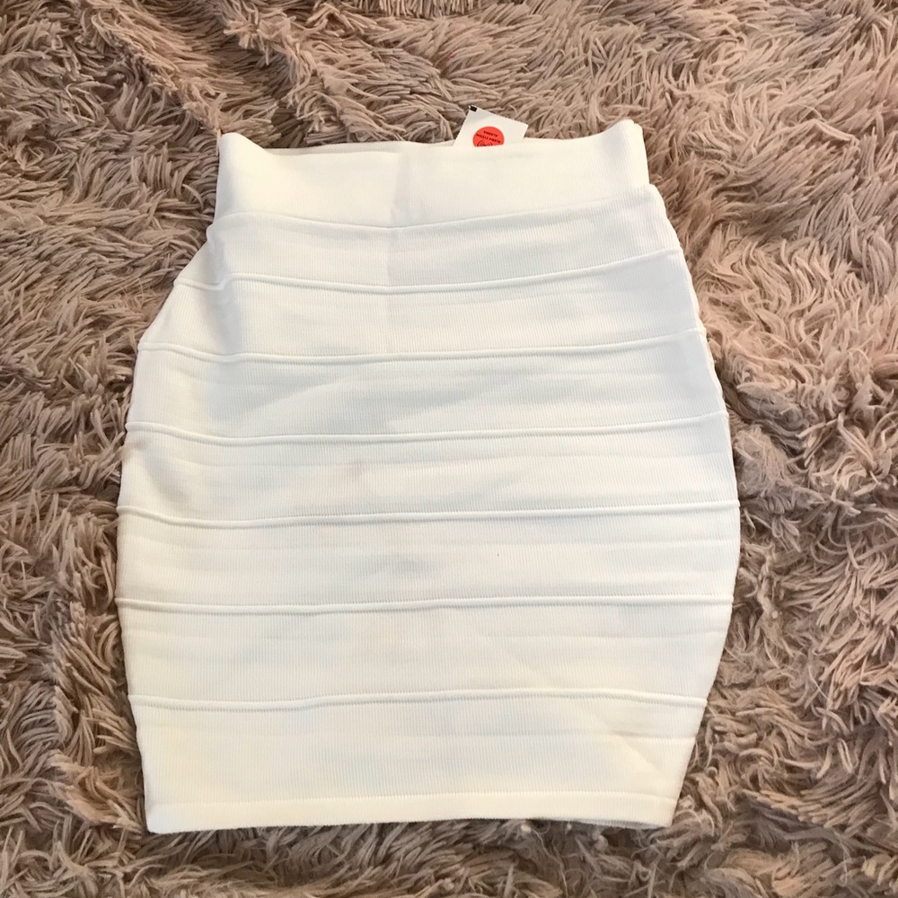 NWT Sz S Elastic White Mini Skirt